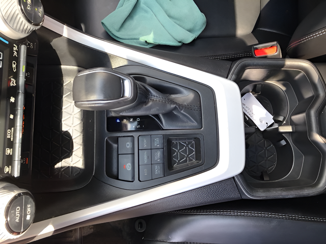 Used 2024  Toyota XLE Premium image 17