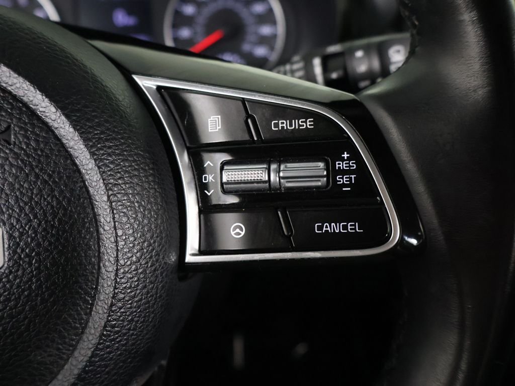 Used 2022 White Kia S image 37