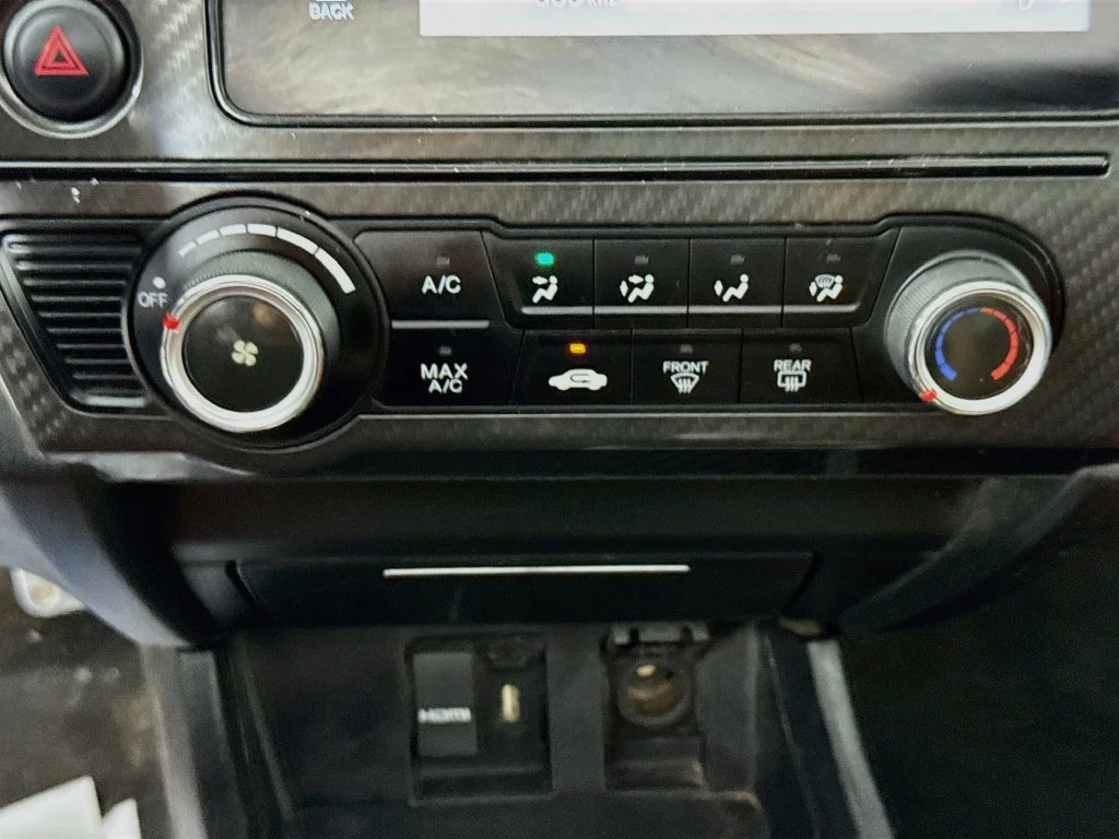 Used 2015 Crystal Black Pearl Honda Si image 17