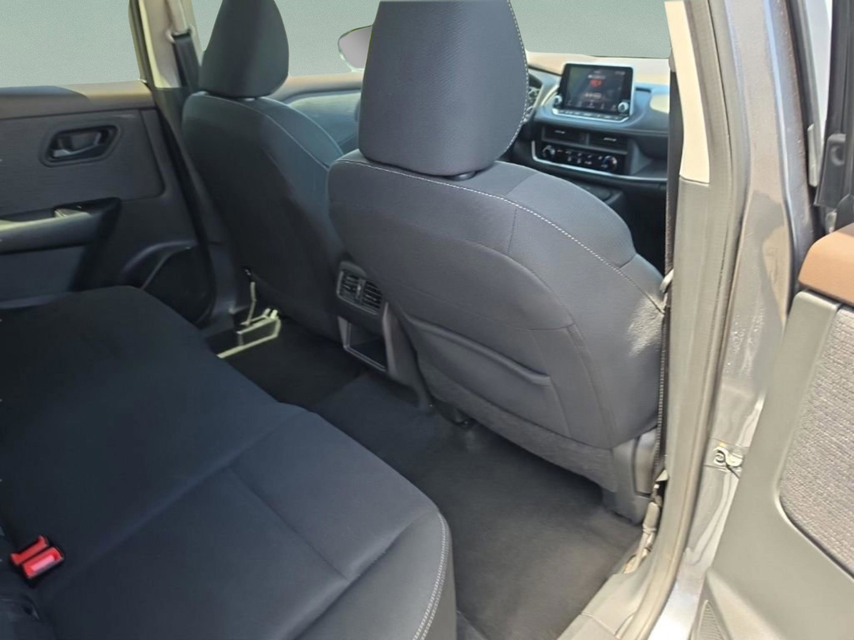 Used 2023 Gry/gray Nissan S image 24