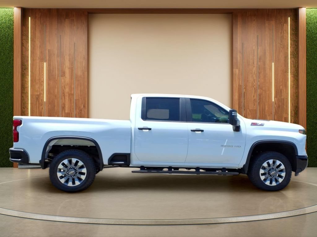 New 2026 Summit White Chevrolet Custom image 32
