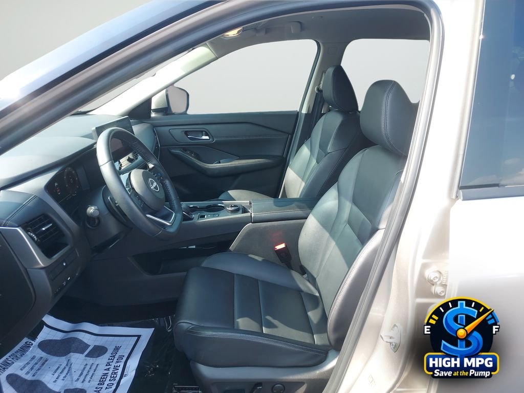 Used 2024 Gold Nissan SL image 28