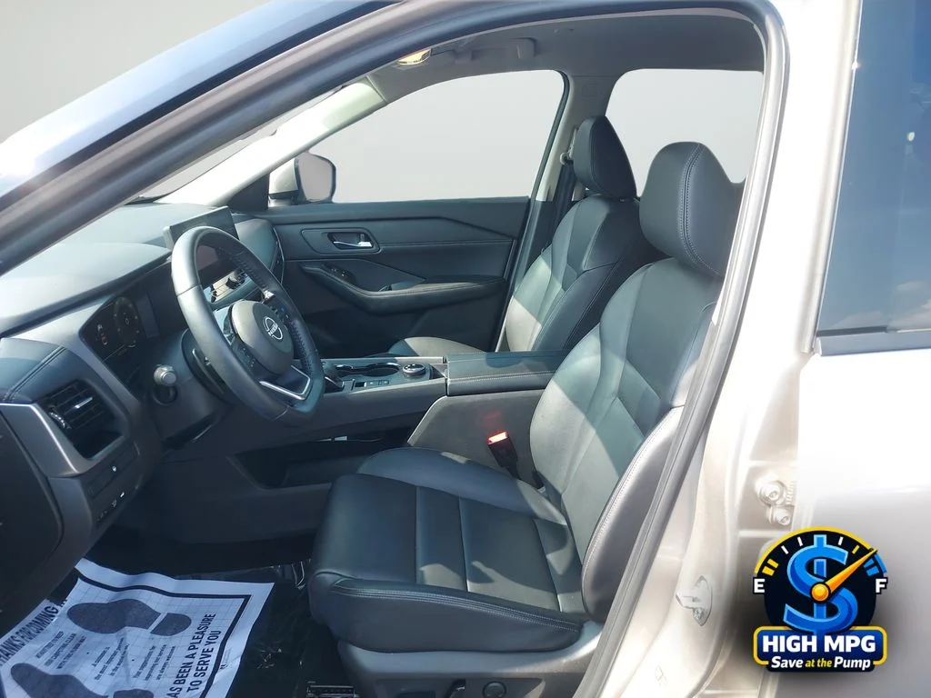 Used 2024 Gold Nissan SL image 28