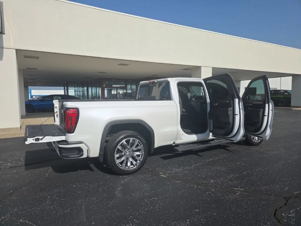 Used 2024 White Frost Tricoat GMC Denali image 7