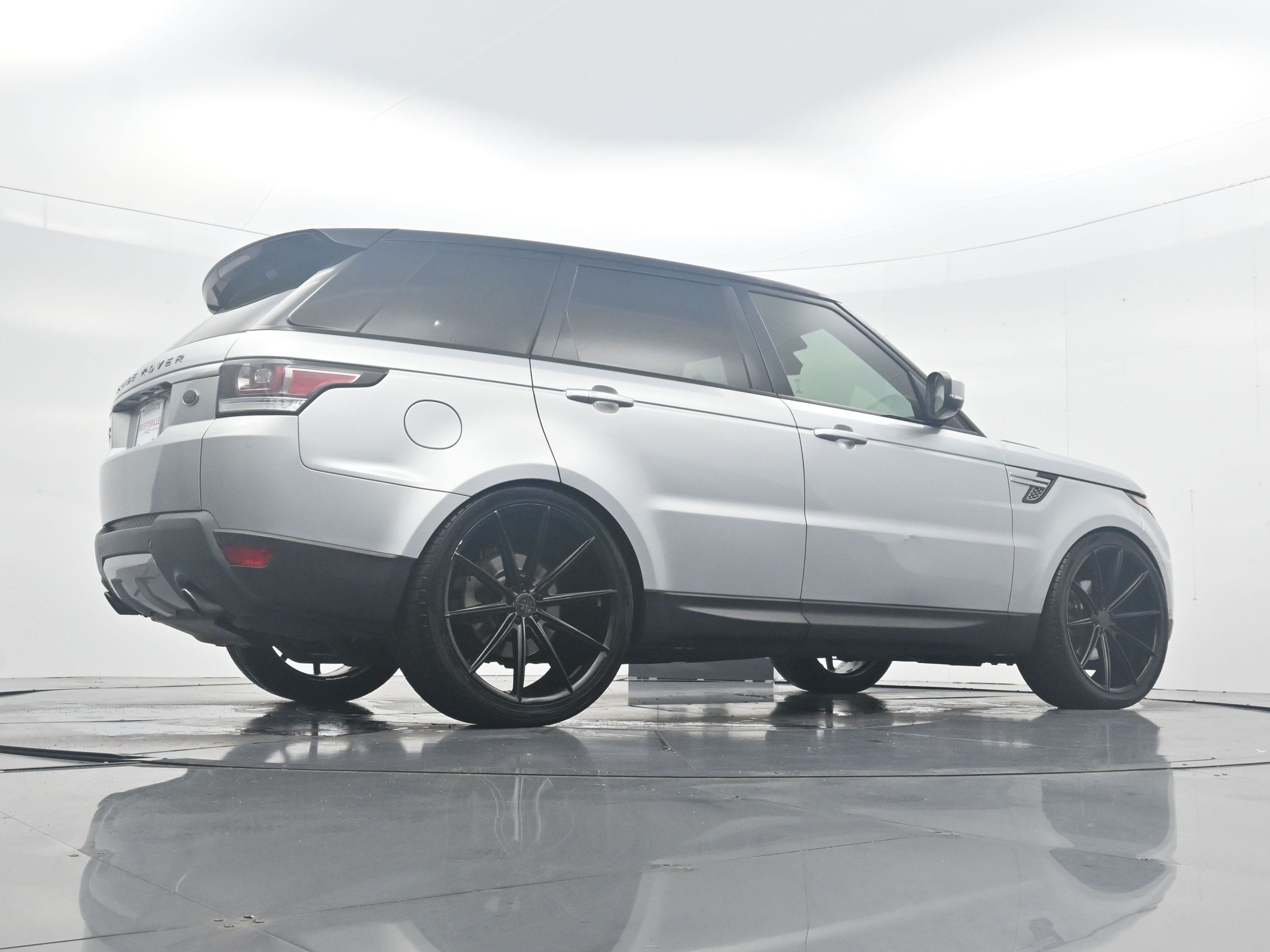 Used 2014 Causeway Gray Metallic Land Rover HSE image 30