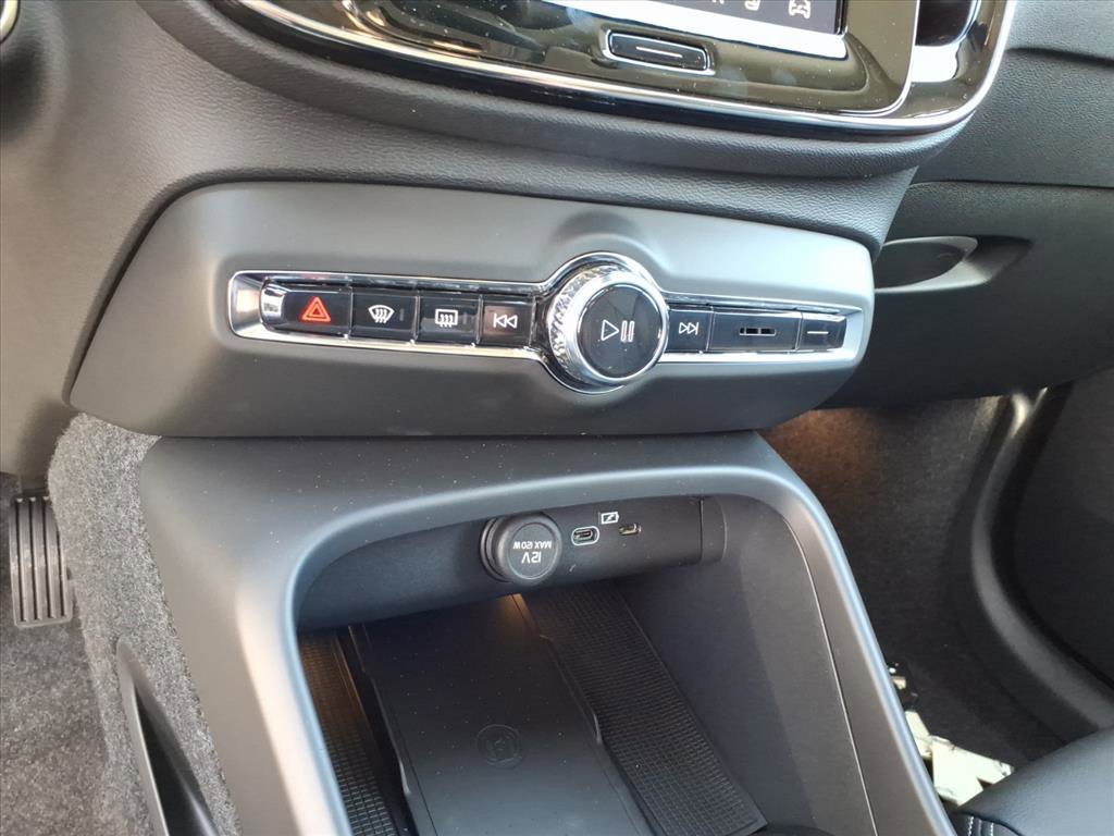 Certified Used 2026 Onyx Black Volvo Core image 18