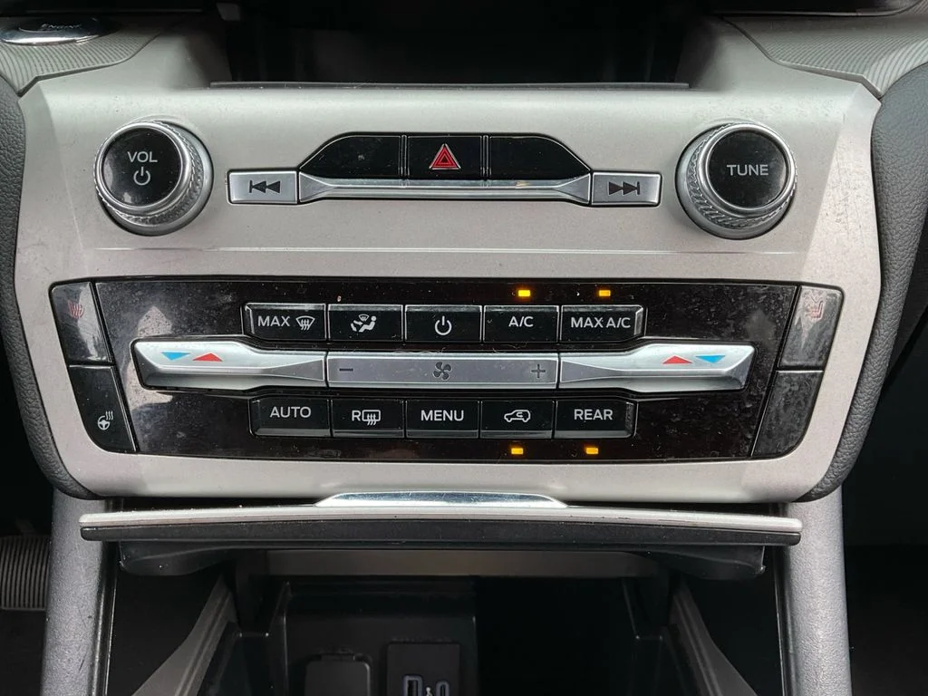 Used 2022 Silver Ford XLT image 23