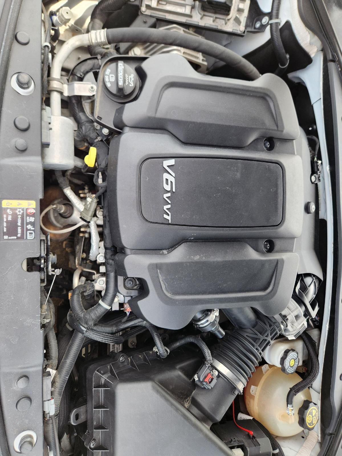 Used 2018 Summit White Buick Essence image 31