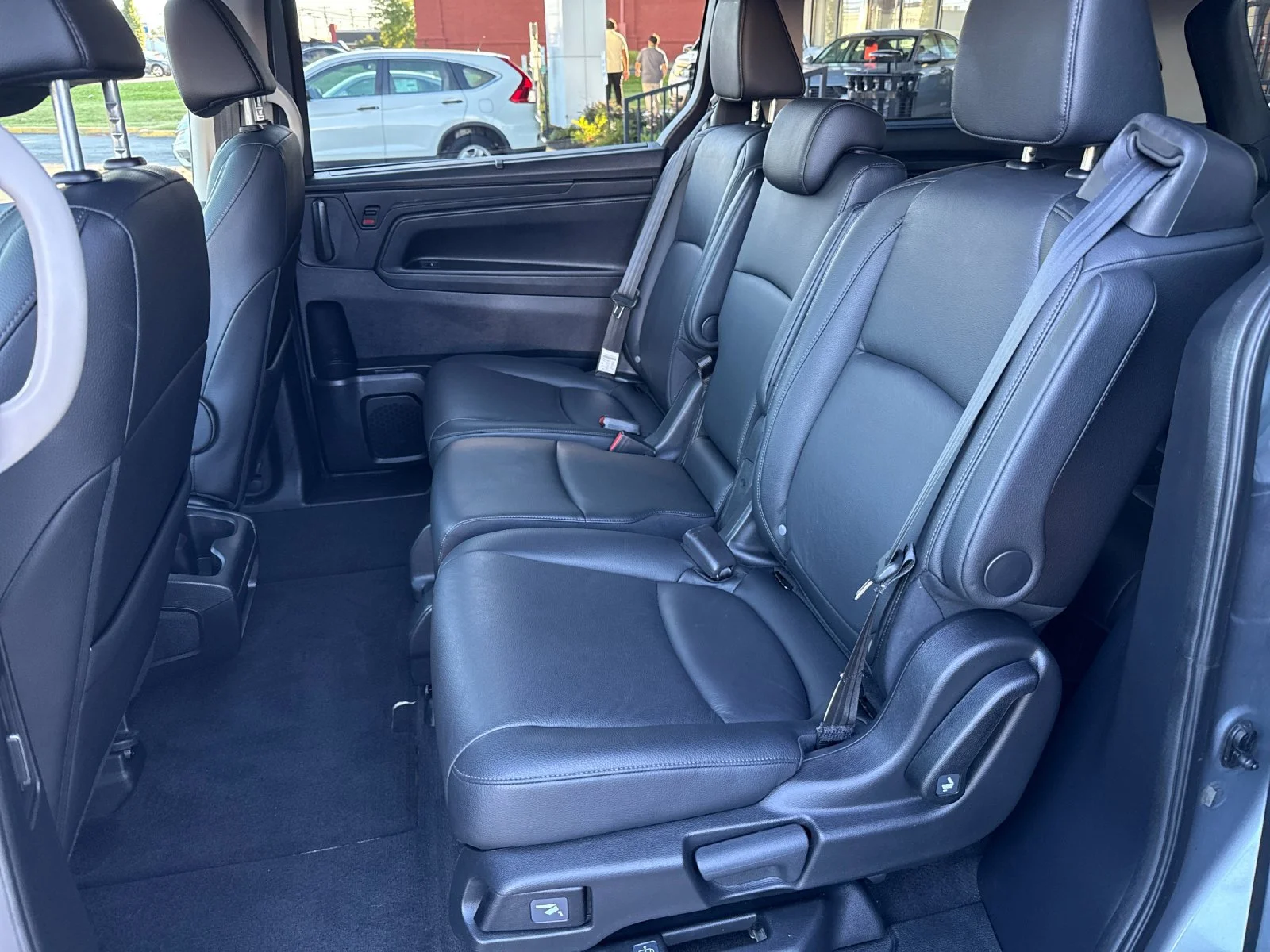 Used 2025 Solar Silver Metallic Honda EX-L image 12