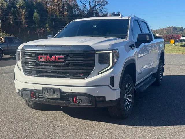 Used 2023 White GMC AT4 image 25