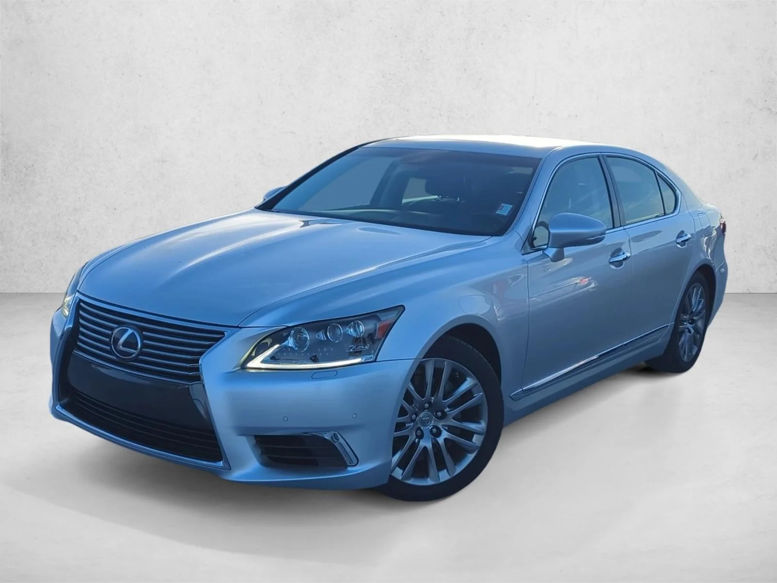 Used 2014 Liquid Platinum Lexus  image 1