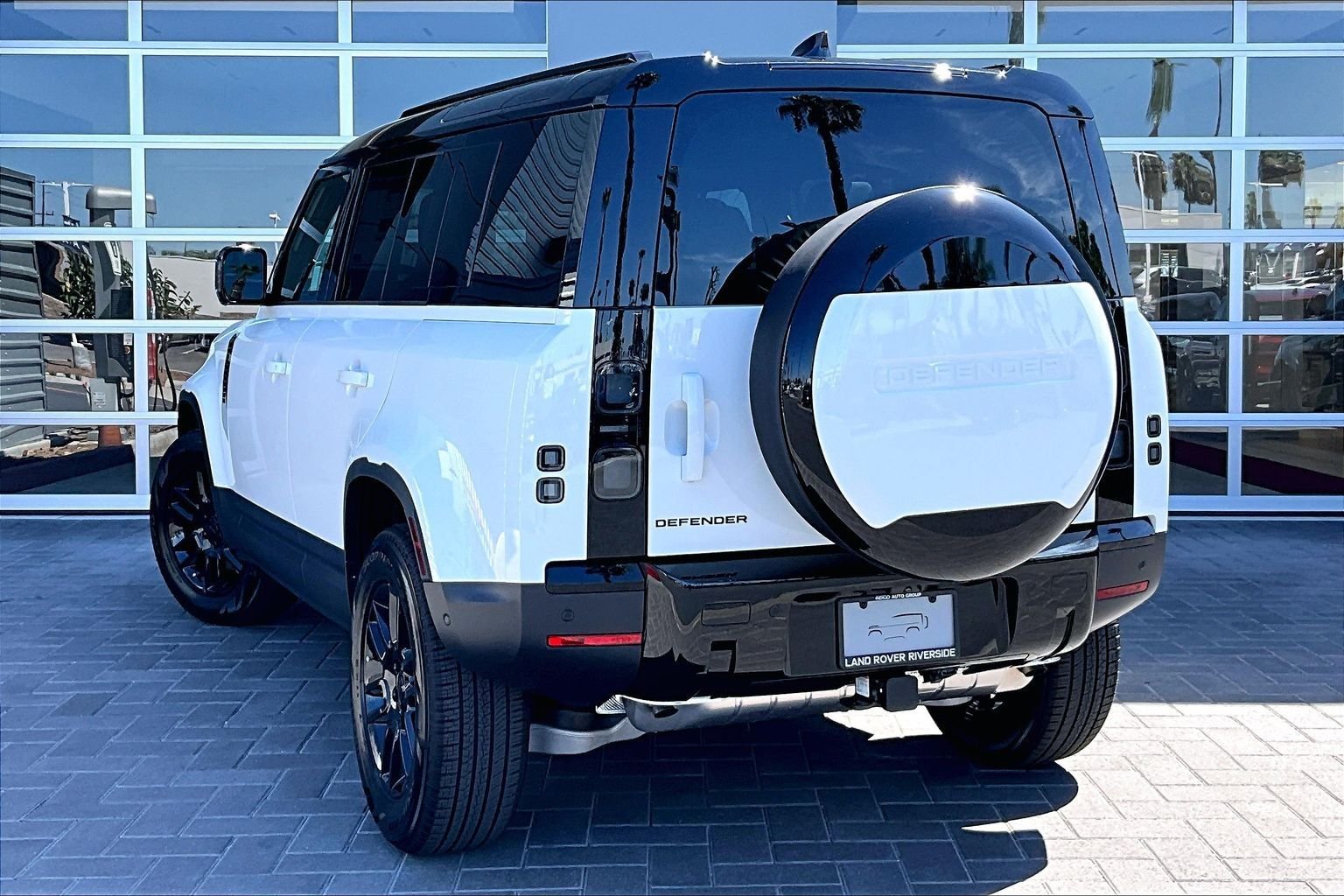 New 2026 Fuji White Land Rover S image 3