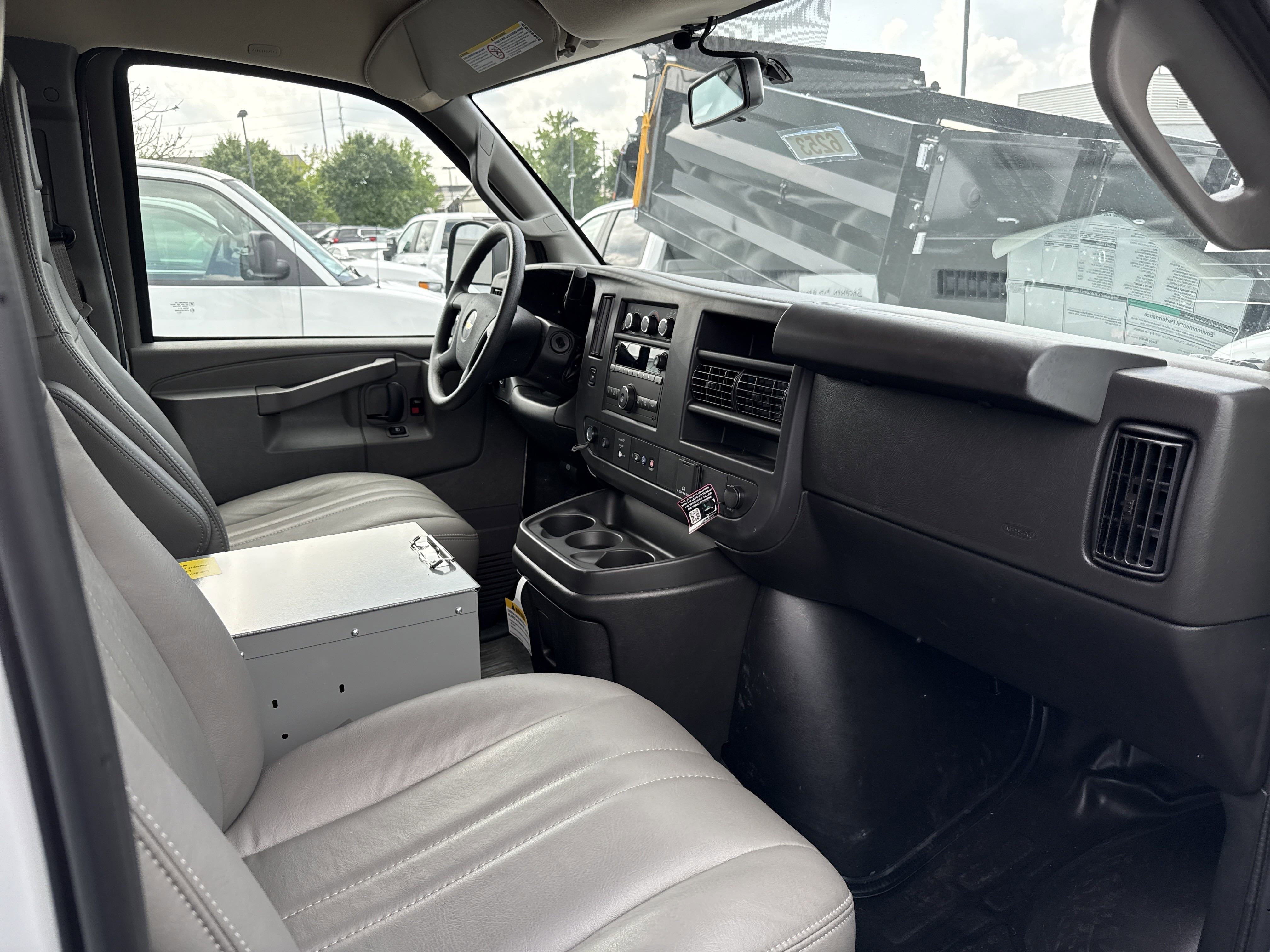 2025 Chevrolet Express Cargo Work Van - Photo 21