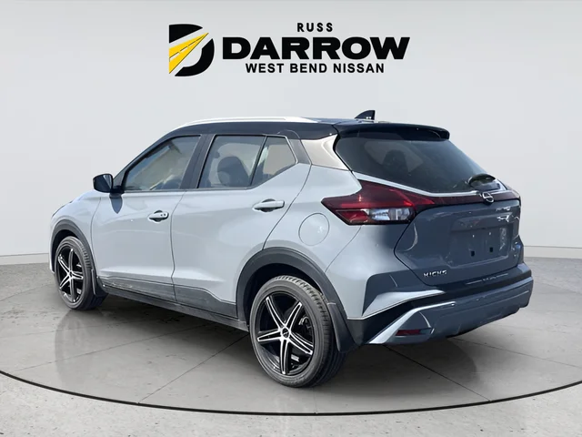 Used 2023 Gray Nissan SV image 3