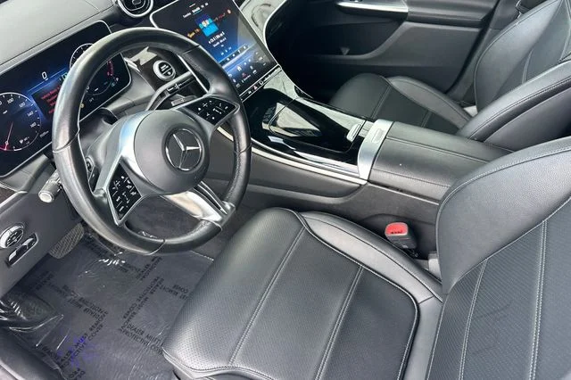 Used 2024  Mercedes-Benz GLC 300 image 10