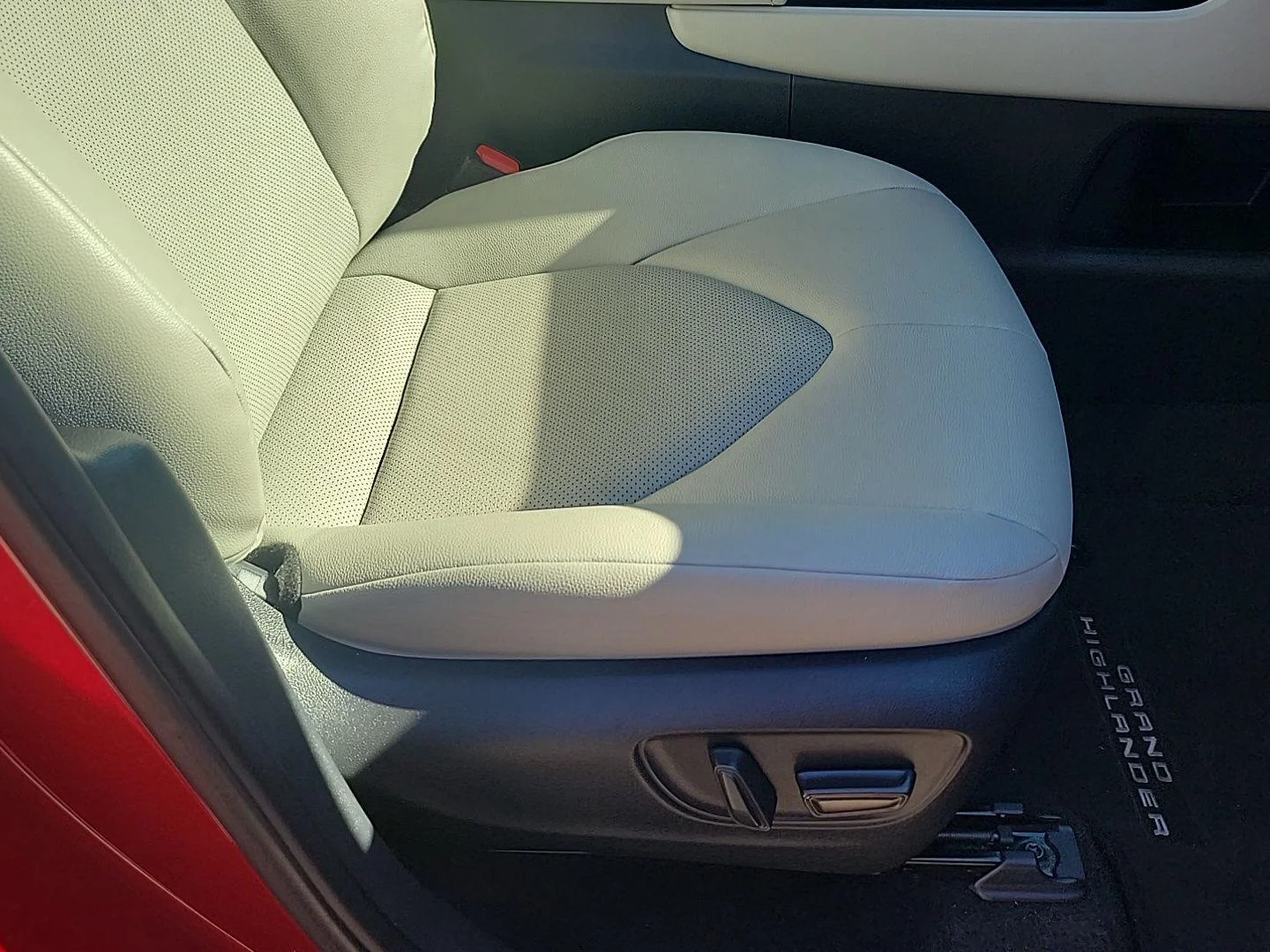 Used 2024 Ruby Flare Pearl Toyota XLE image 21