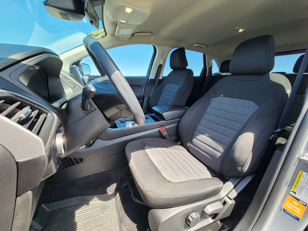 Used 2024 Iconic Silver Metallic Ford SE image 12