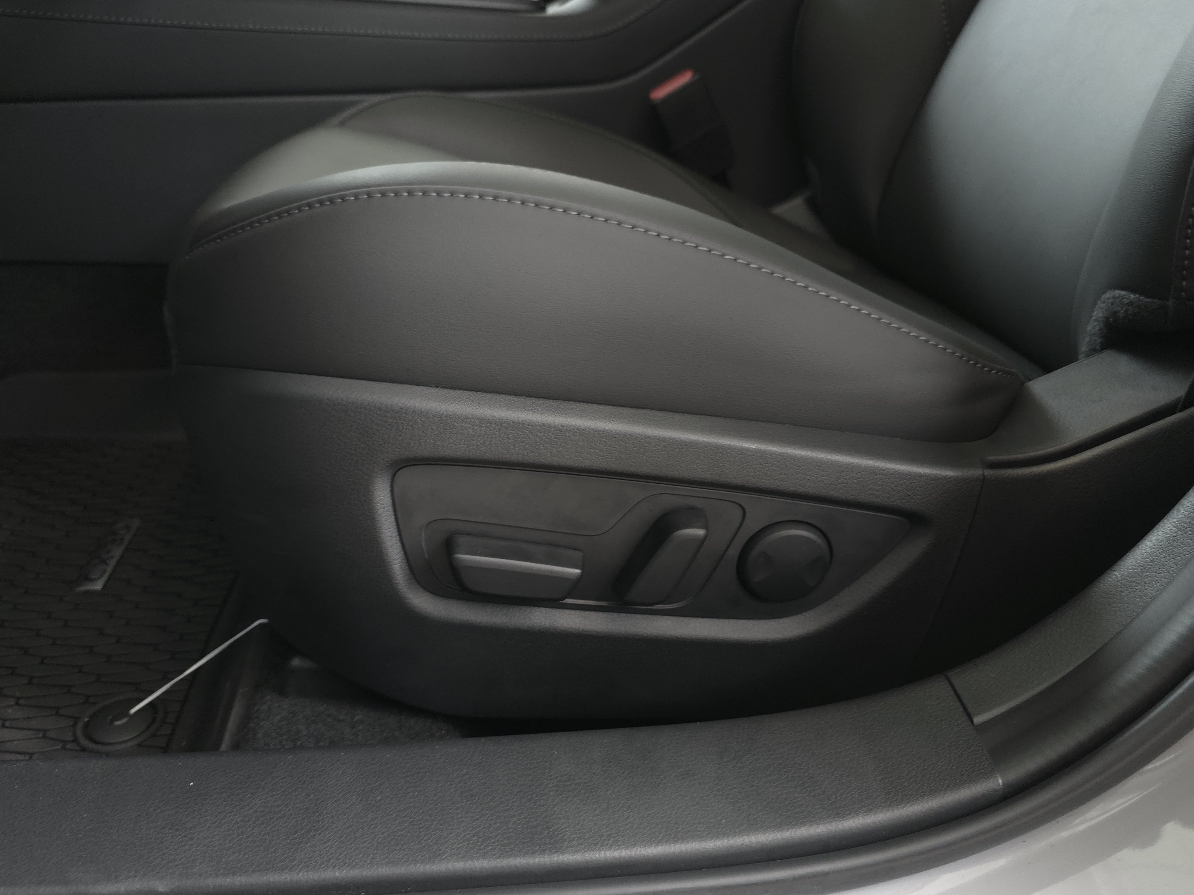 New 2026 Aero Gray Metallic Mazda 2.5 S Select Sport AWD image 10