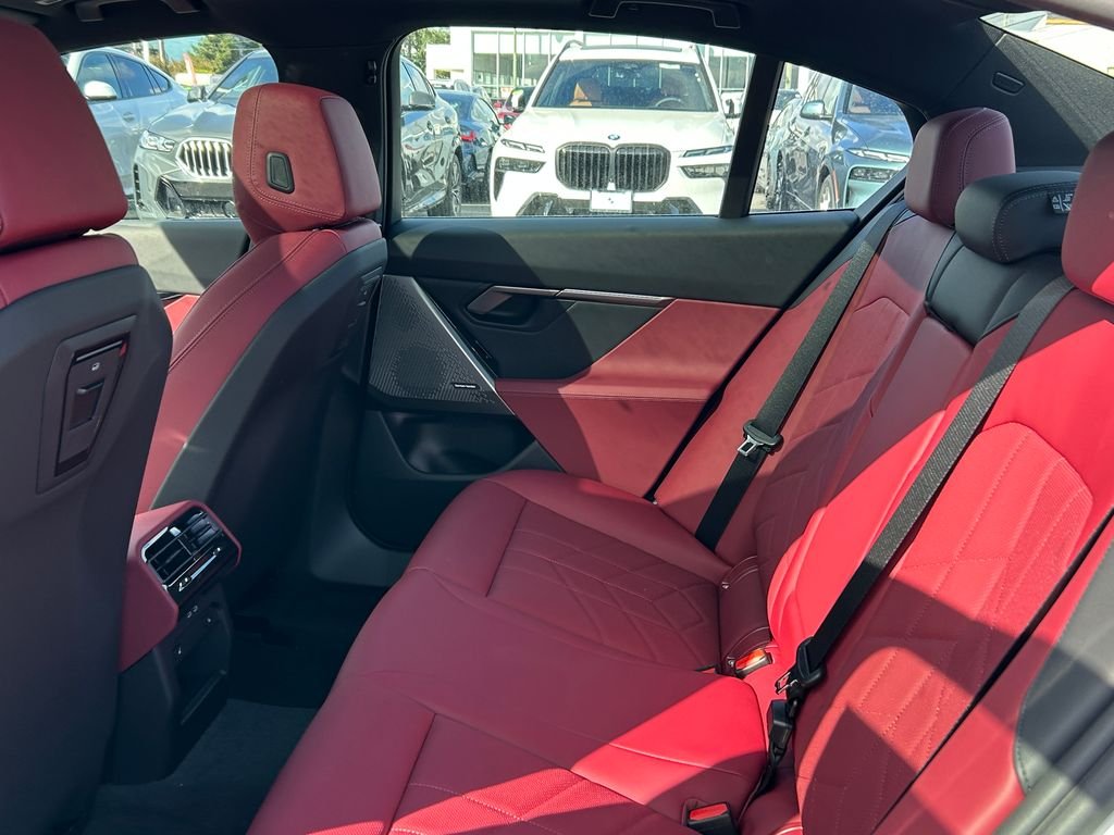New 2027 Mineral White Metallic BMW 550e xDrive image 30