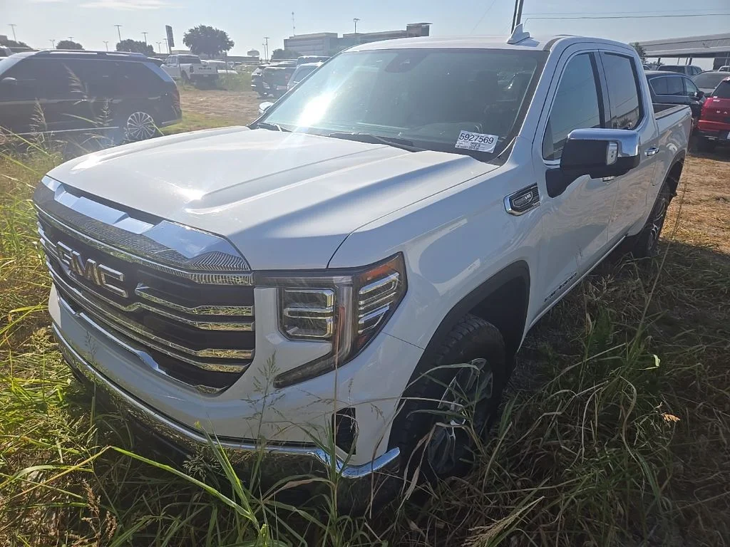 Used 2025 White GMC SLT image 5