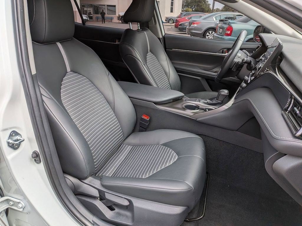 Used 2024 Ice Toyota SE image 28