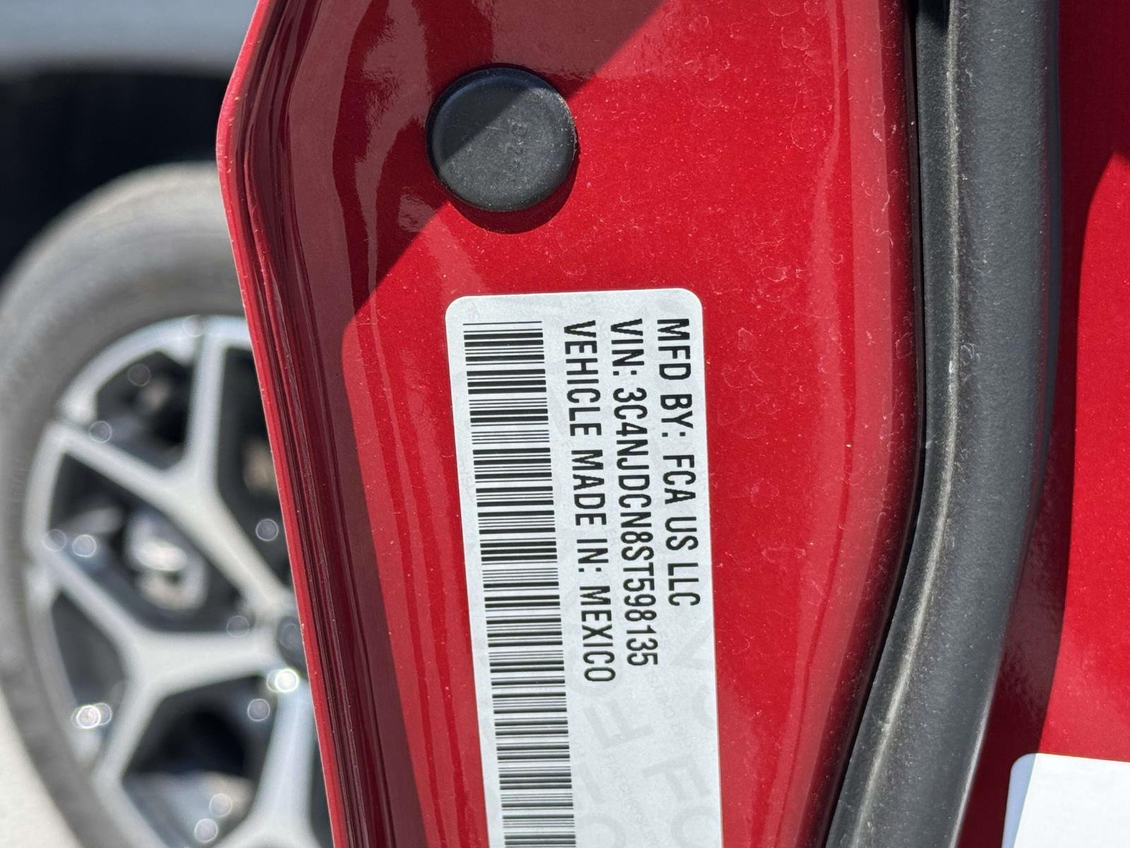 Used 2025 Red Hot Pearlcoat Jeep Limited image 9