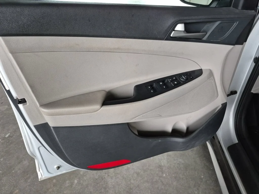 Used 2018 Silver Hyundai SEL image 13