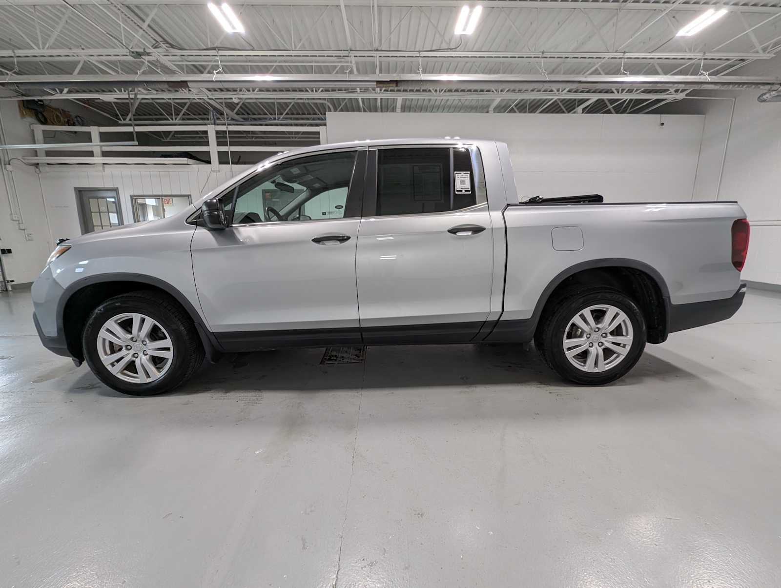 Used 2017 Lunar Silver Metallic Honda RT image 11
