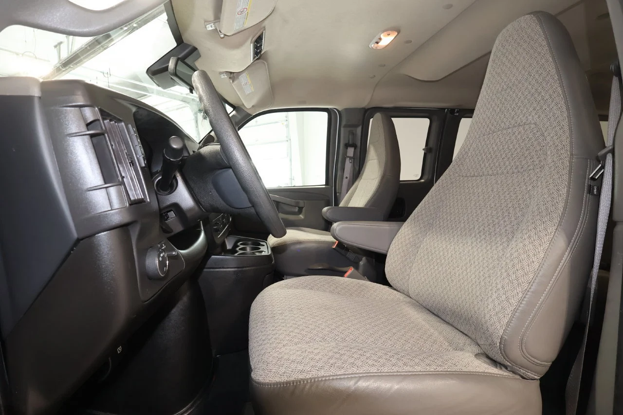2025 GMC Savana Passenger LT - Photo 16