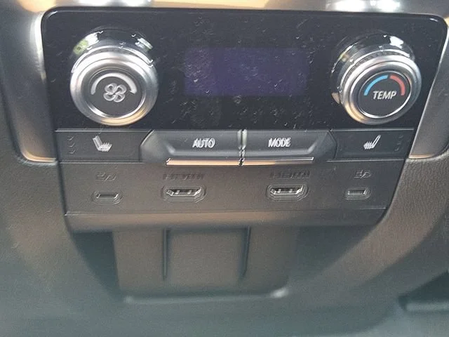 2026 GMC Yukon Denali - Photo 15