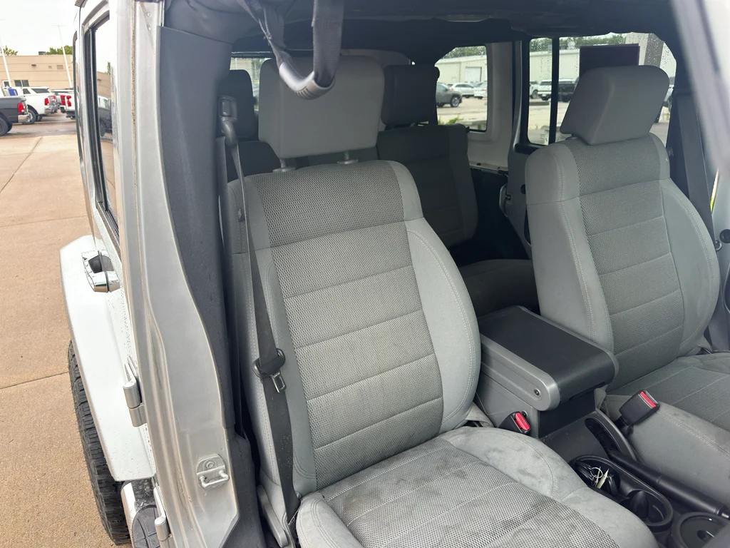 Used 2007 Bright Silver Metallic Clearcoat/Black Soft Top Jeep Sahara image 25