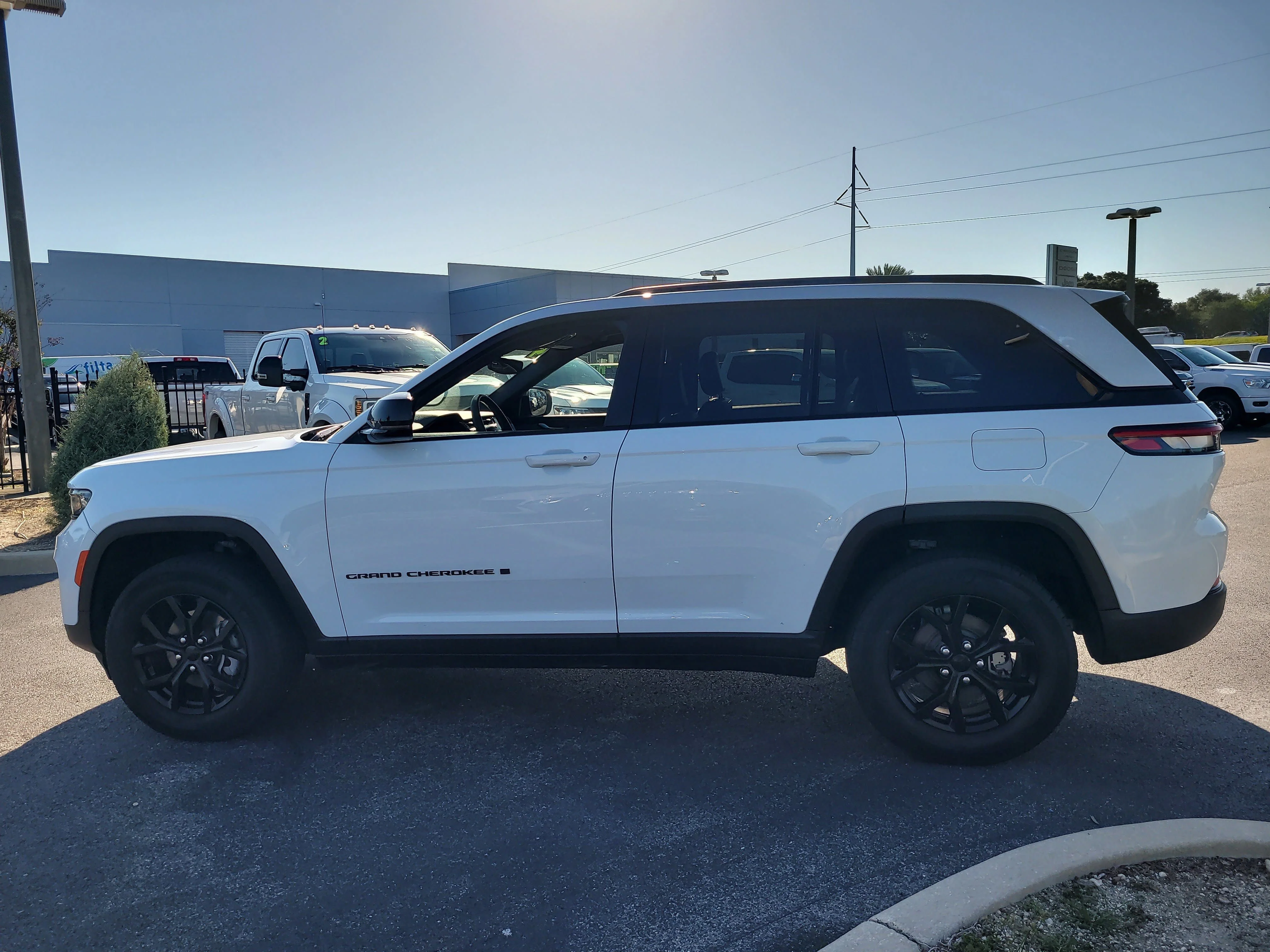 Used 2024 Bright White Clearcoat Jeep Altitude image 7