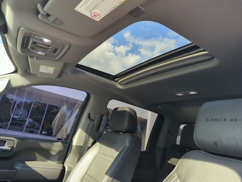 Used 2021 White GMC Denali image 28