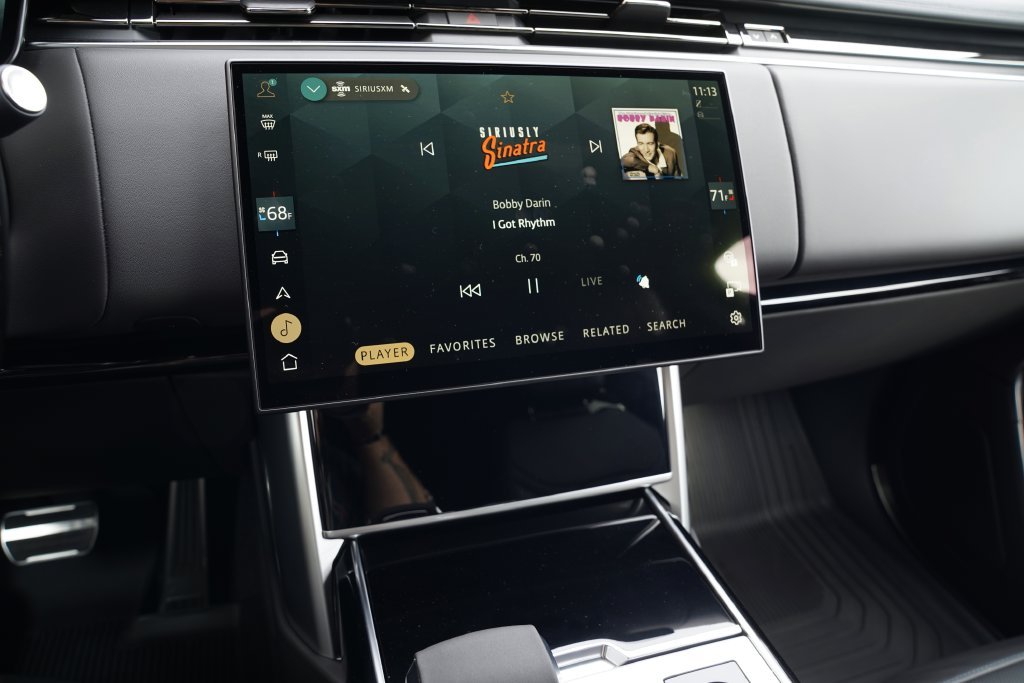 New 2027 British Racing Green Satin Land Rover SE image 19