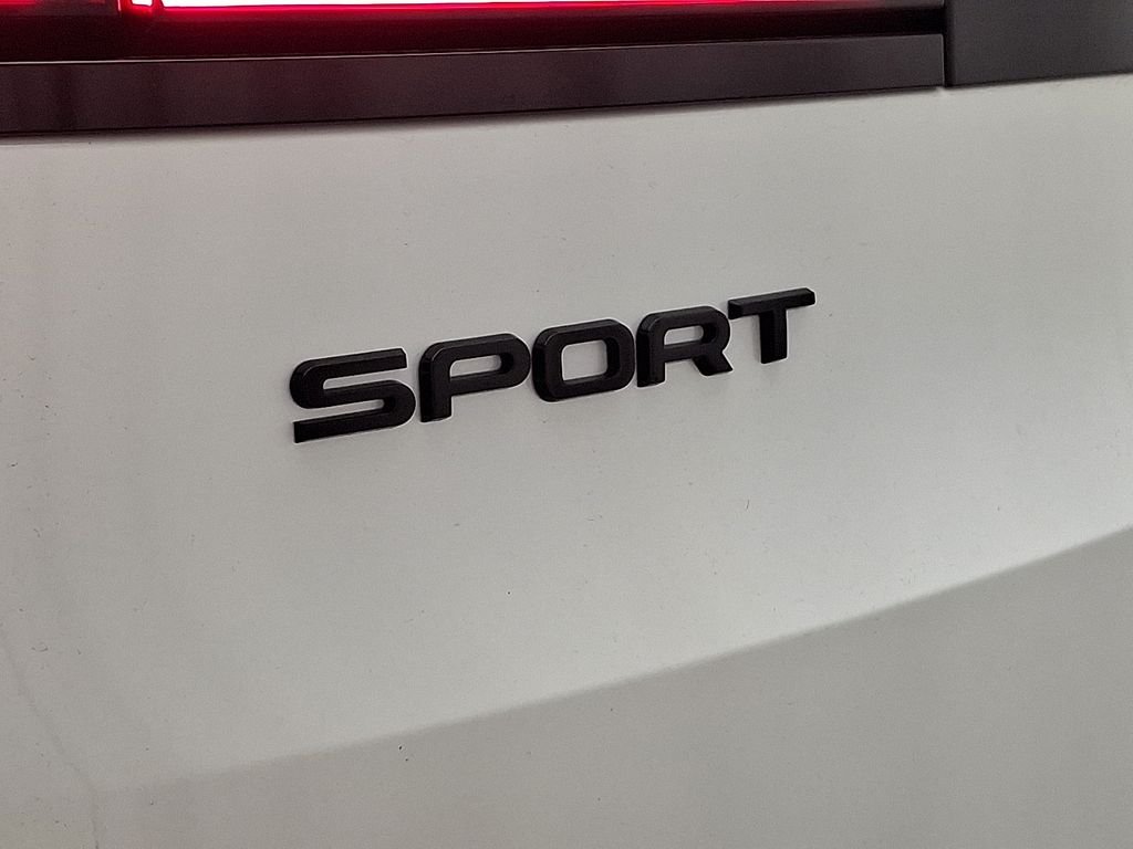 New 2026 Ostuni Pearl White Land Rover Dynamic SE image 23