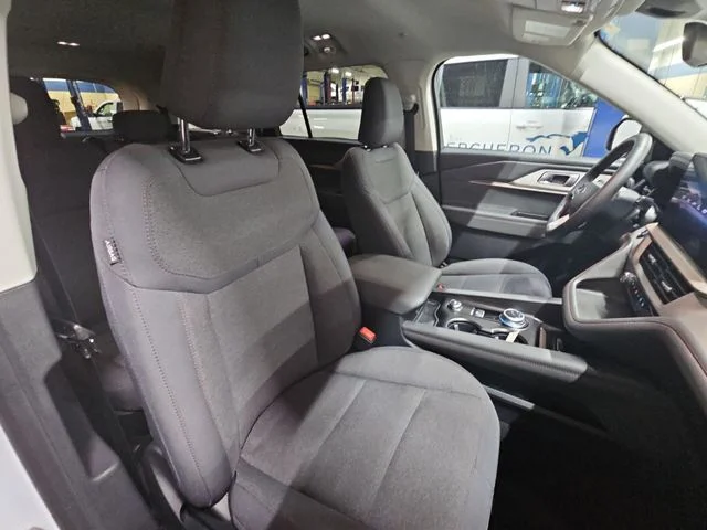 Used 2025 White Ford Active image 27