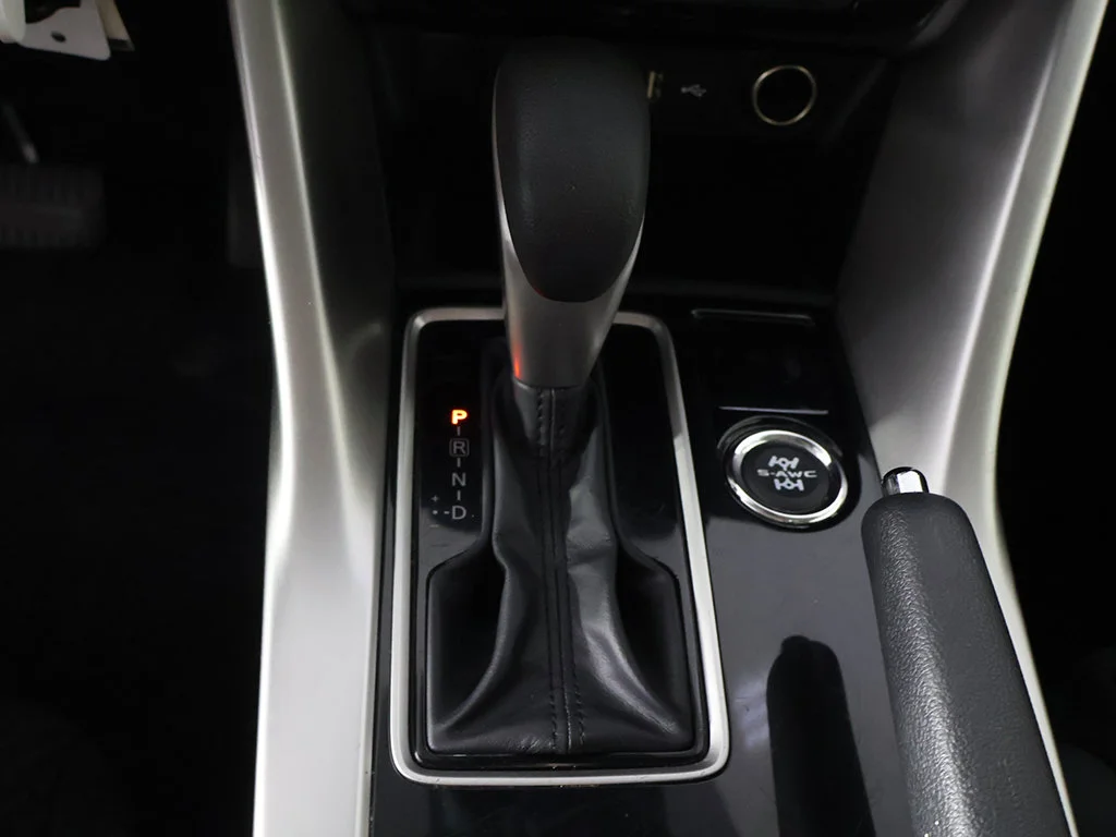 Used 2024 Silver Mitsubishi ES image 40