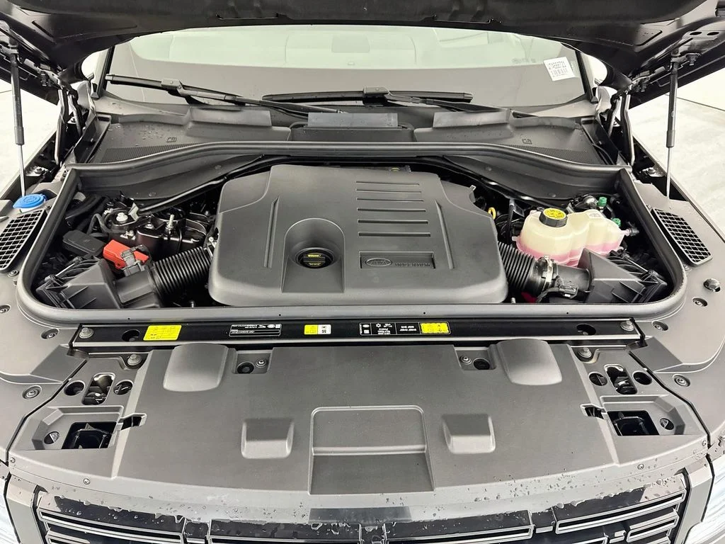 New 2026 Charente Grey Land Rover Dynamic SE image 31
