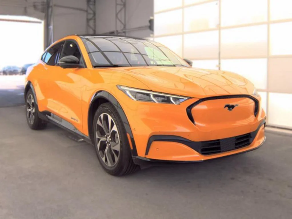 Used 2023 Orange Ford Premium image 3