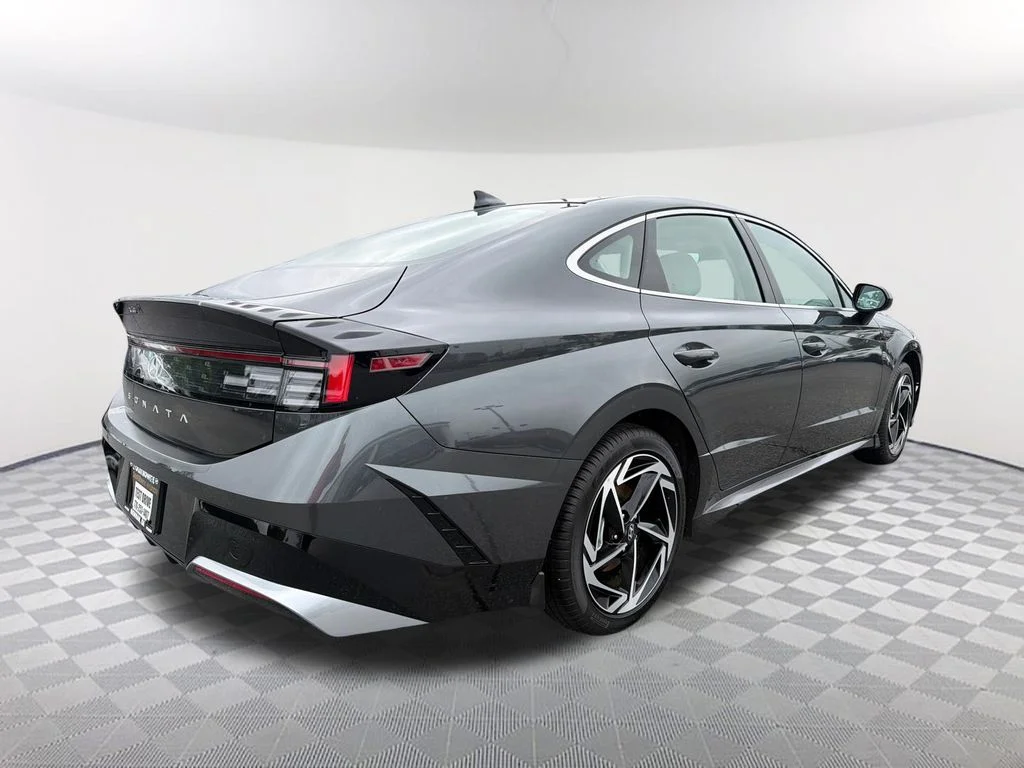 Used 2026 Gray Hyundai SEL Sport image 5