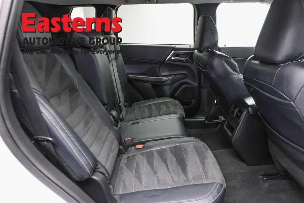 Used 2024 White Mitsubishi SE image 22