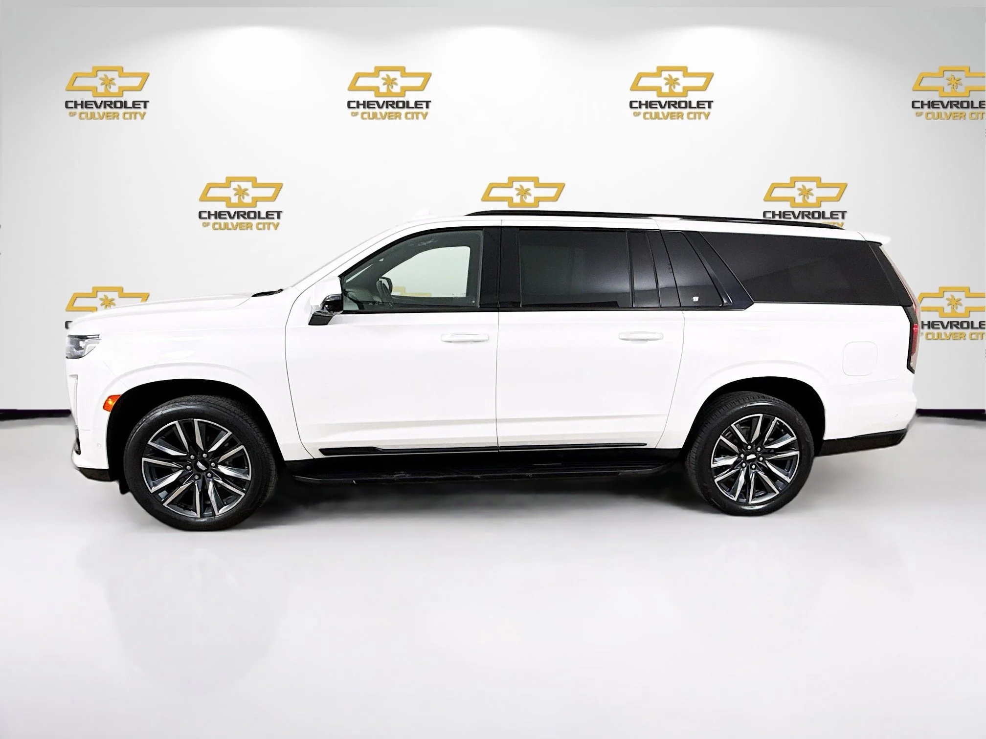 Used 2022 Crystal White Tricoat Cadillac Sport image 5