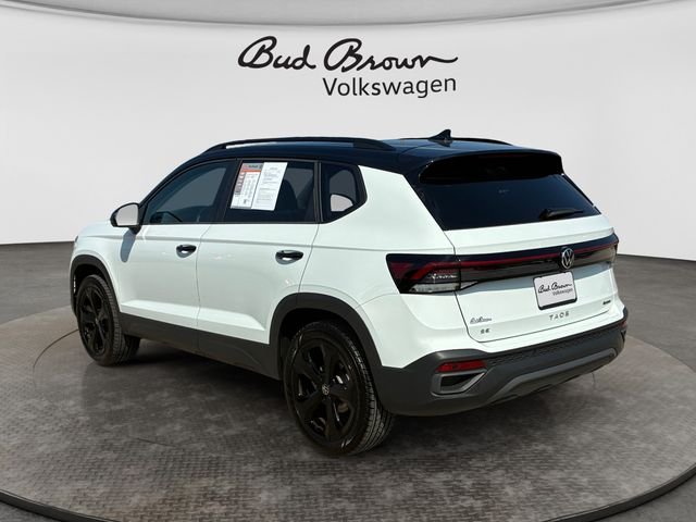 Certified Used 2025 Pure White w/Deep Black Roof Volkswagen 1.5T SE Black image 3