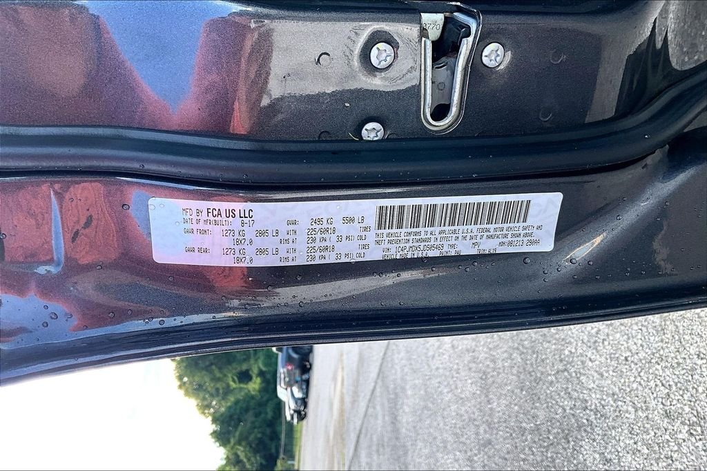 Used 2018 Gray Jeep Limited image 4