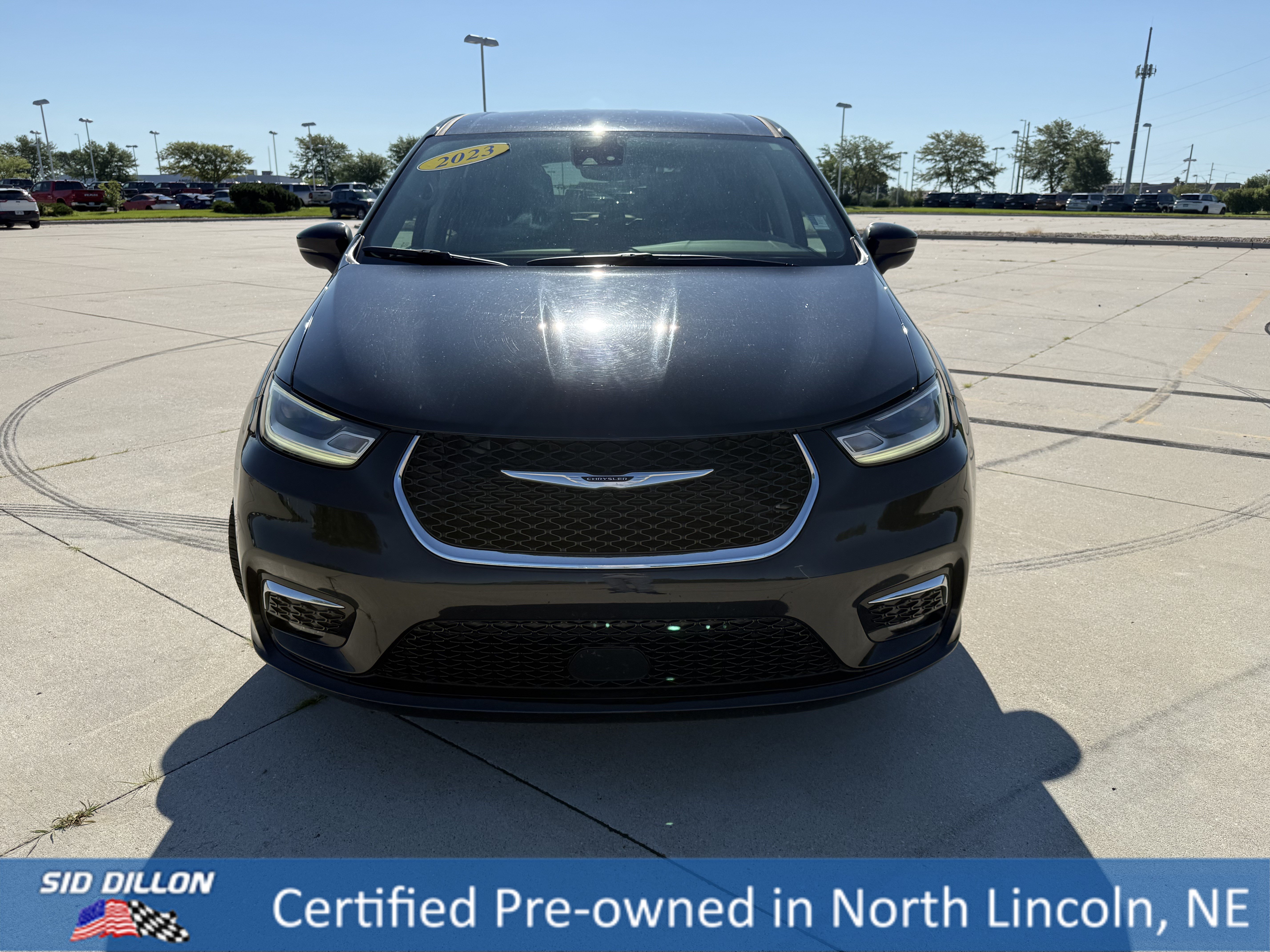 Used 2023 Brilliant Black Crystal Pearlcoat Chrysler Touring L image 4