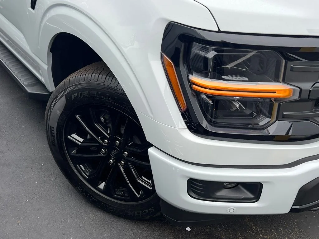 New 2026 Avalanche Ford XLT image 2