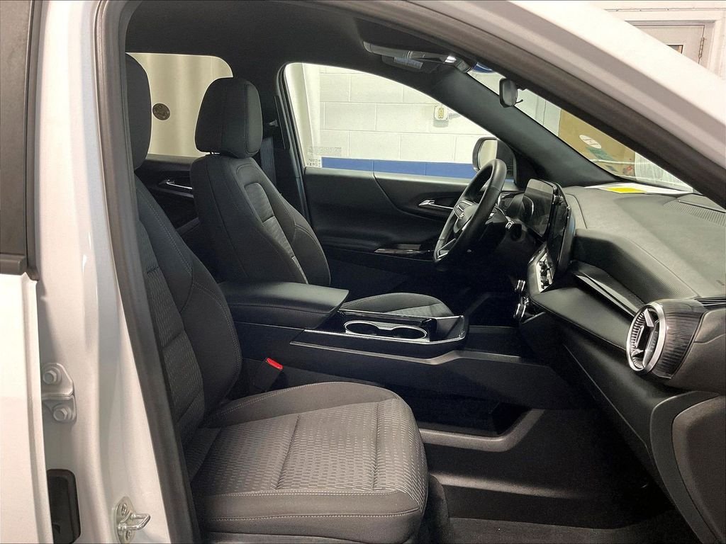 Used 2025 White Chevrolet LT image 11