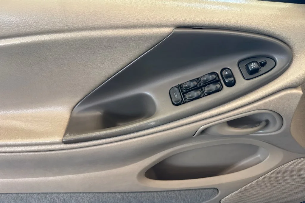 2002 Ford Mustang GT Deluxe - Photo 11