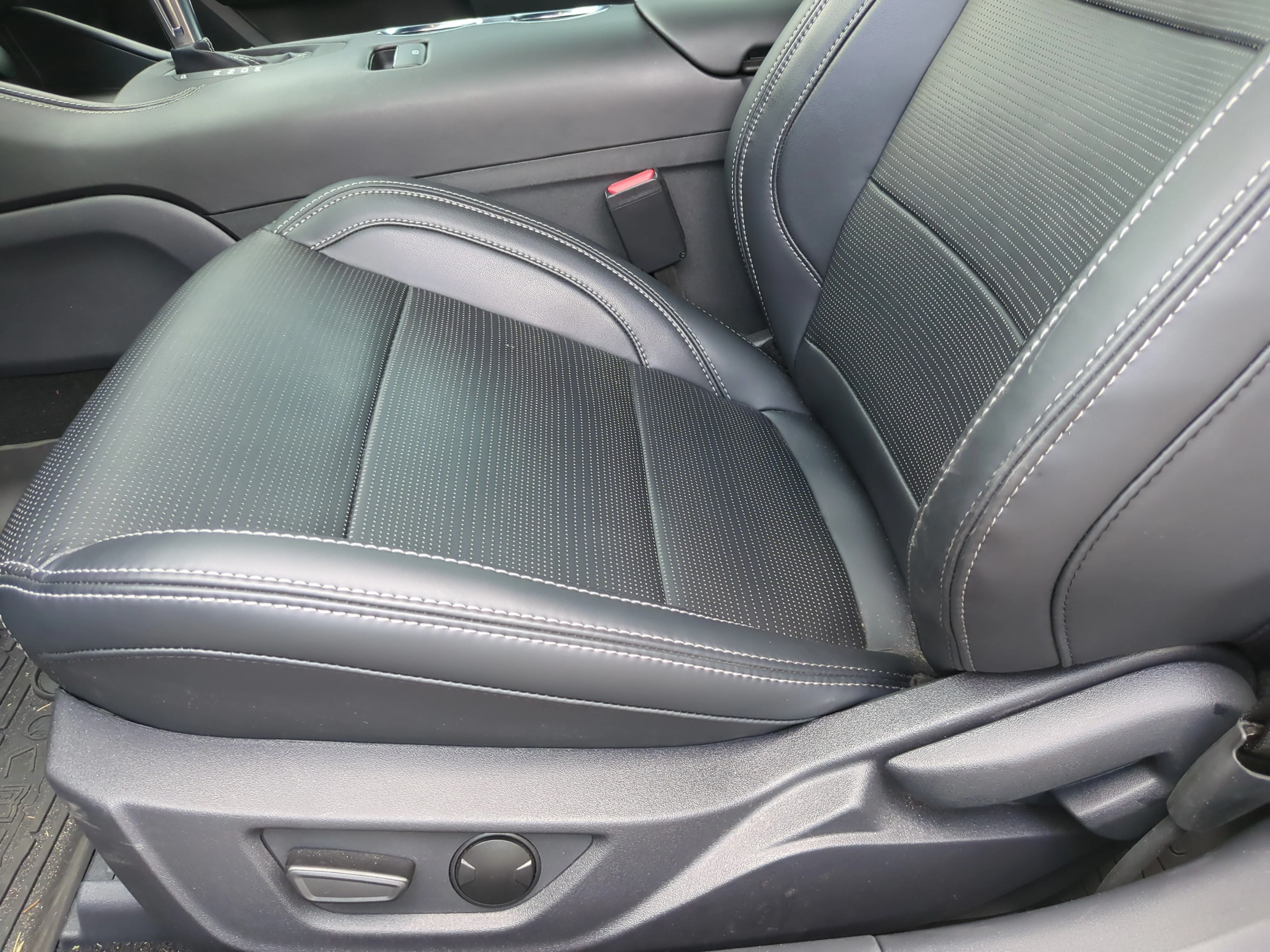 Used 2025 Vapor Blue Metallic Ford GT Premium image 23
