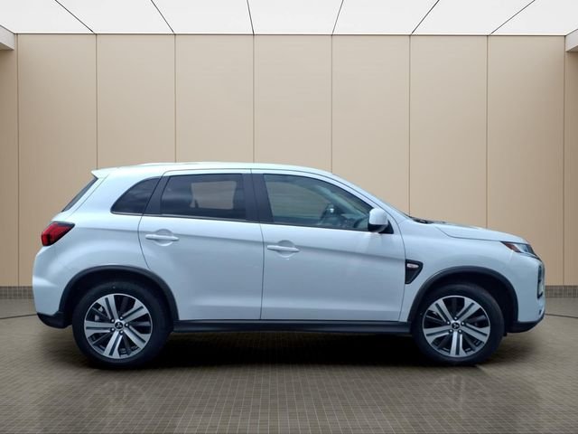 Used 2024  Mitsubishi 2.0 ES image 5